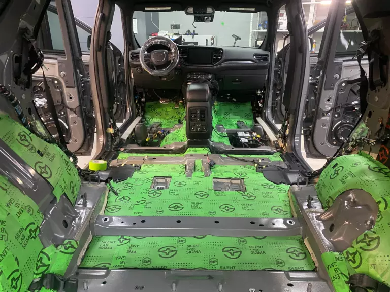 Шумоизоляция пола Dodge Durango 2021-3
