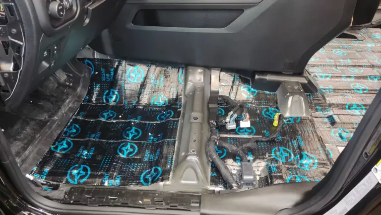 Шумоизоляция пола Dodge RAM-2