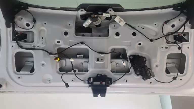 Шумоизоляция дверей Geely Monjaro-1