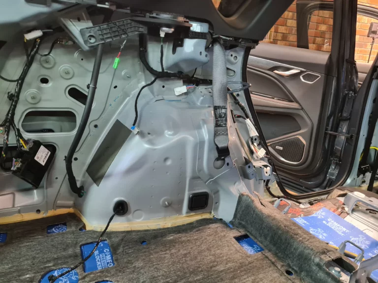 Шумоизоляция багажника Geely Tugella-4