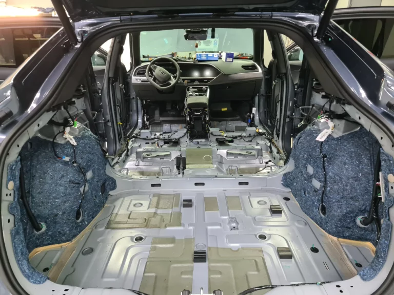 Шумоизоляция пола Geely Tugellа-4