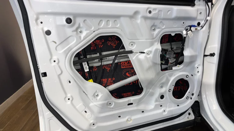 Шумоизоляция дверей HAVAL F7X белый-2