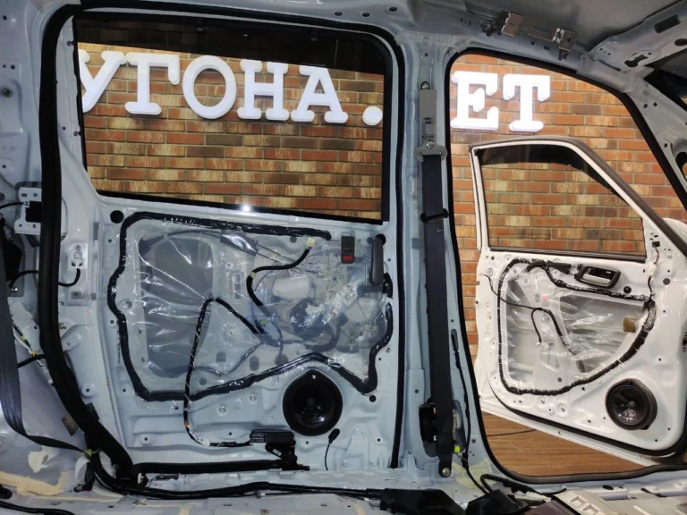 Шумоизоляция двери Honda Freed-4