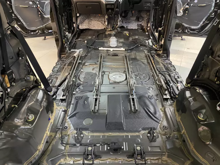 Шумоизоляция пола Honda Stepwgn-1