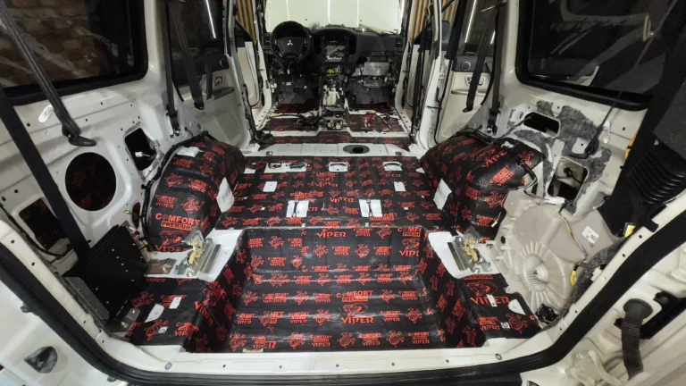 Шумоизоляция багажника Mitsubishi Pajero-4