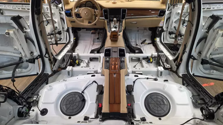 Шумоизоляция пола Porsche Panamera-1