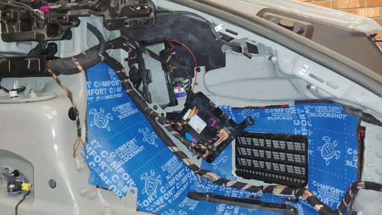 Шумоизоляция багажника Porshe Panamera Tubro S-7