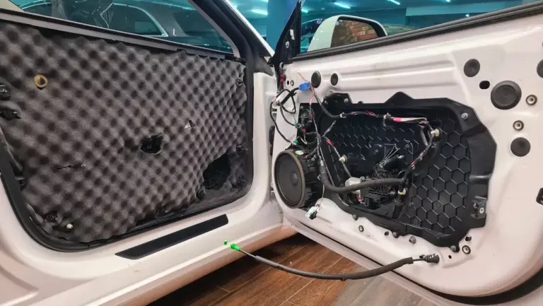 Шумоизоляция дверей Tesla Model 3-3