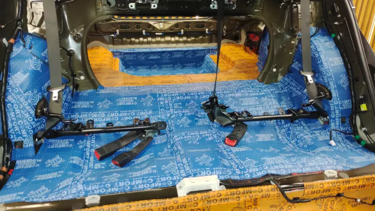 Шумоизоляция пола Toyota Camry-4