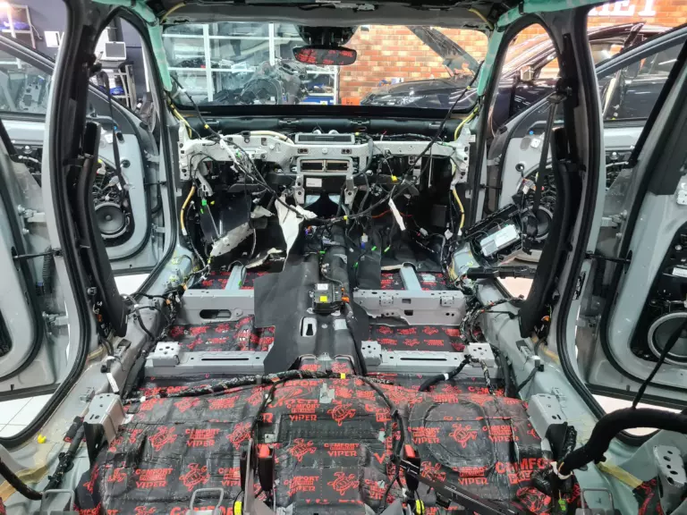 Шумоизоляция пола Volvo XC60-1