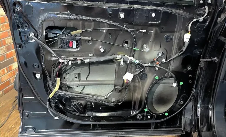Шумоизоляция двери Toyota Highlander 2010-2
