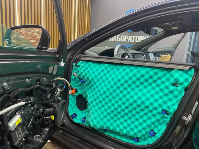 Шумоизоляция двери Volvo S90-3